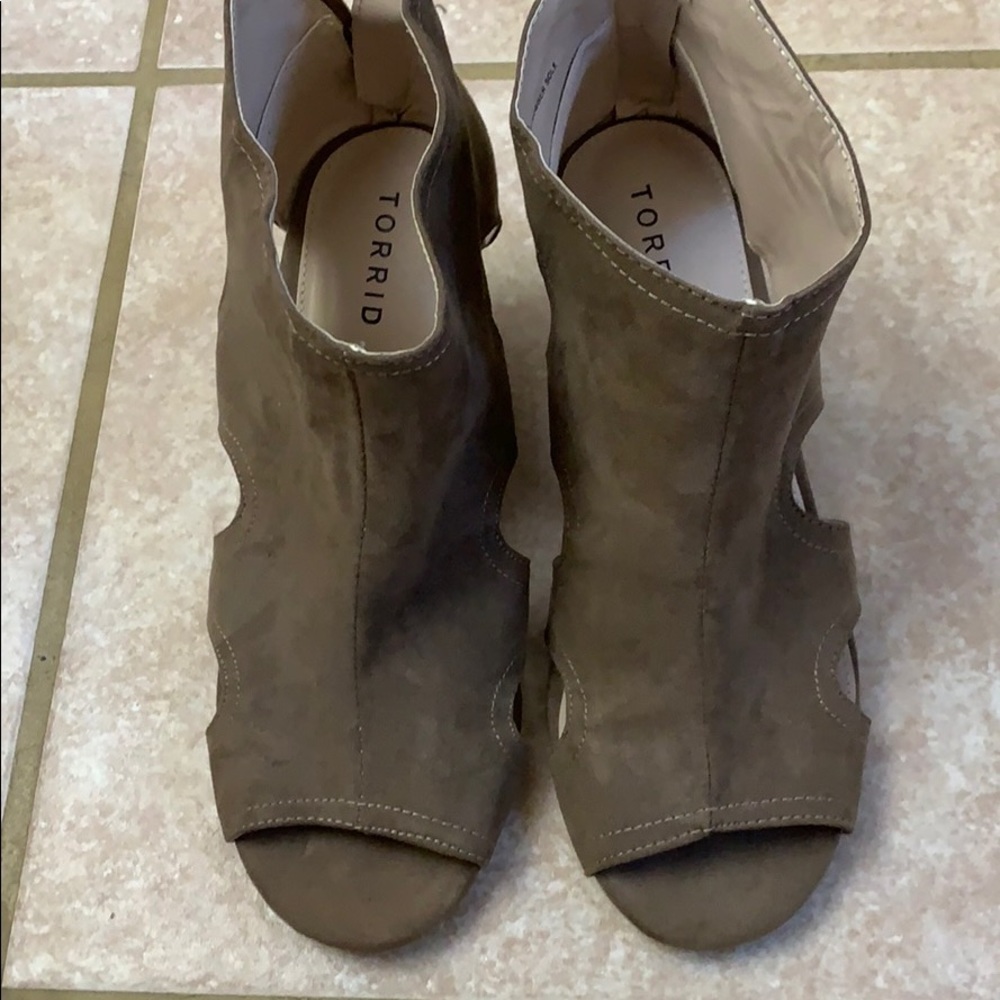 Torrid wedges